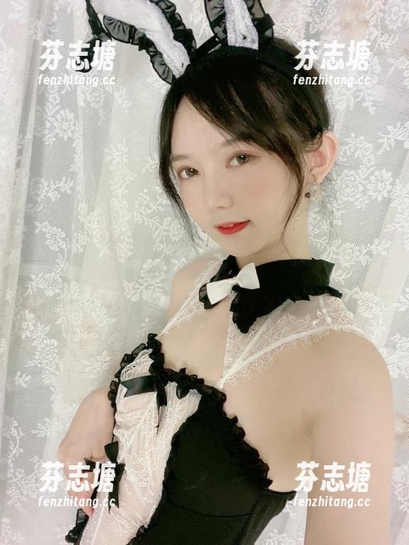 51酱靡烟最新图集：烟气中的悠闲，真想沉醉其中。