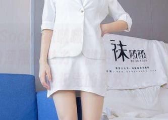 BoBoSocks袜啵啵 – 免费写真大片：甜甜圈的薄黑丝魅力，脚尖微加固，简直是一场视觉的狂欢！
