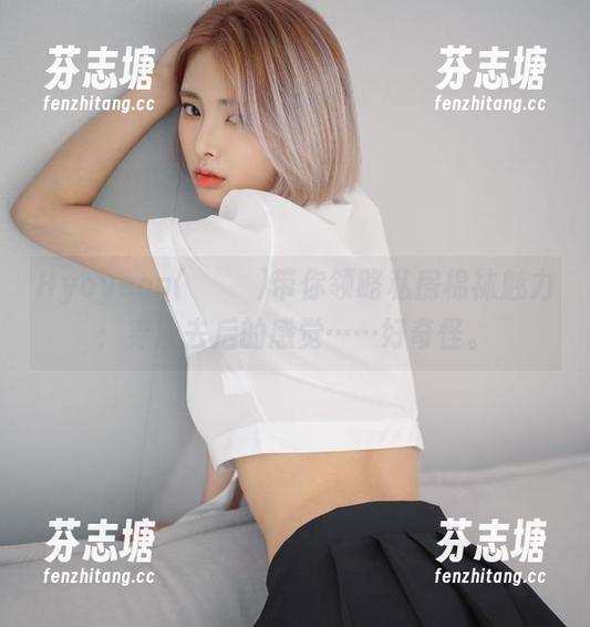 Hyoyeon(김효연)带你领略私房棉袜魅力：穿上去后的感觉……好奇怪。