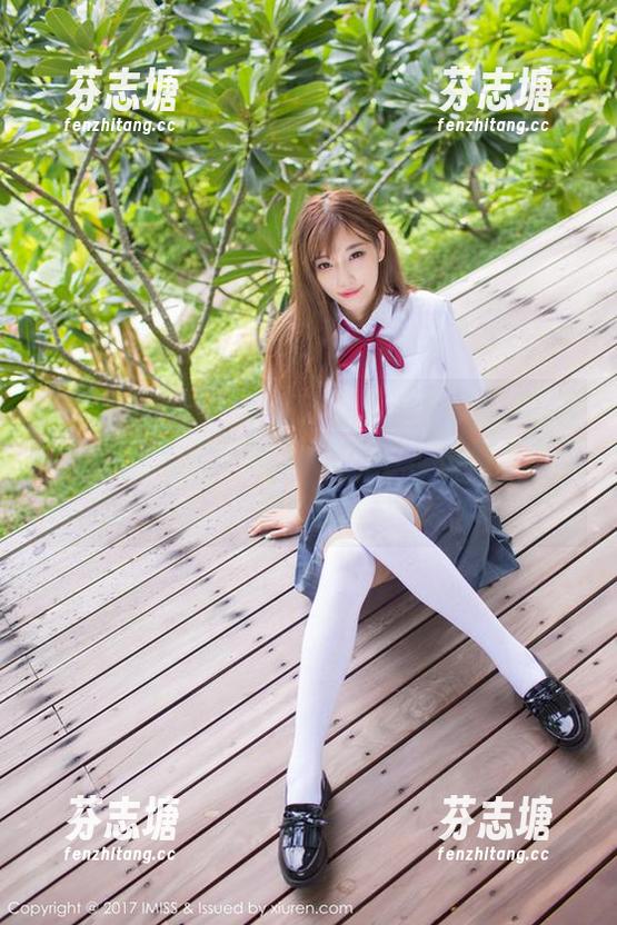 IMiss爱蜜社 - 更新作品“小丽莎萌萌哒职业装”，这身行头让人忍不住想请假上演职场逆袭。