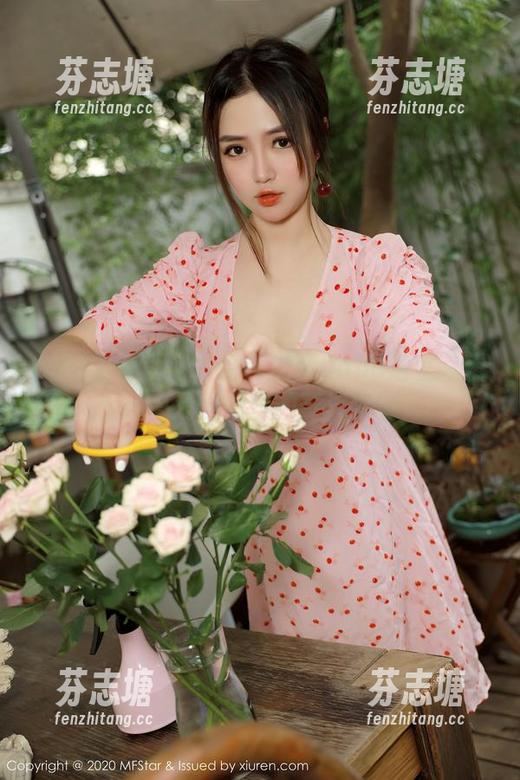 MFStar模范学院 - 加朵babe浴室专辑：高清图片里的蒸汽梦境