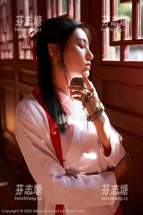 MiiTao蜜桃社-E杯奶茶 MiiTao蜜桃社 - 二十种双马尾:E杯奶茶图册里的甜蜜对抗!