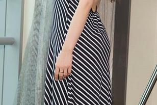 UGirls尤果网 – 妹妹风情无限:孟思雨写真里的柔美与俏皮