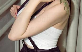 UGirls尤果网 – 金baby最新图册:眼镜的魔力,有点让人心动的感觉!