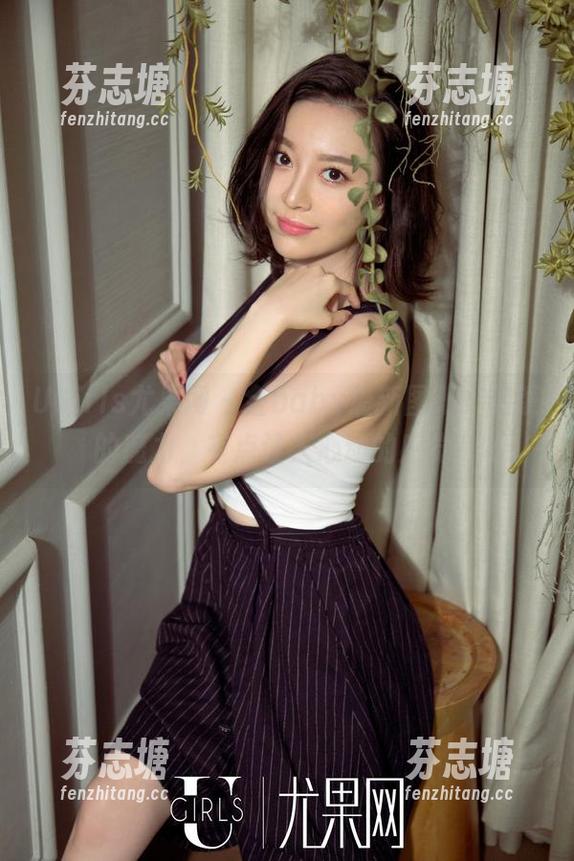 UGirls尤果网-金baby UGirls尤果网 - 金baby最新图册:眼镜的魔力,有点让人心动的感觉!