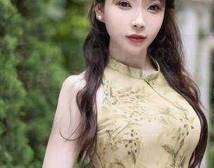 Xiuren秀人网 – 七七kiko泳装图集：在视觉的海浪里翻滚，谁还在意泳池的水温？
