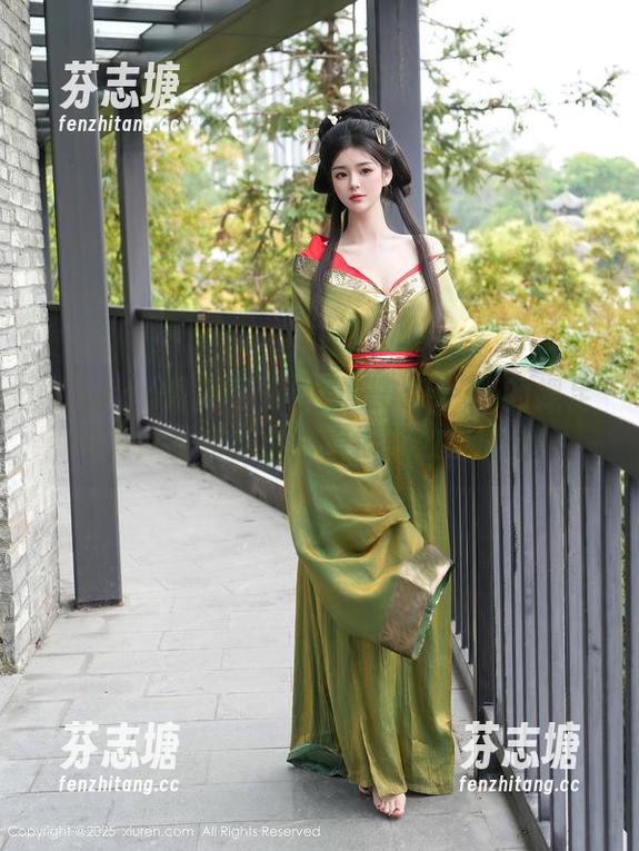 Xiuren秀人网 - 妙可可Cheese的裸足写真：福利虽小，但撩人效果满分！