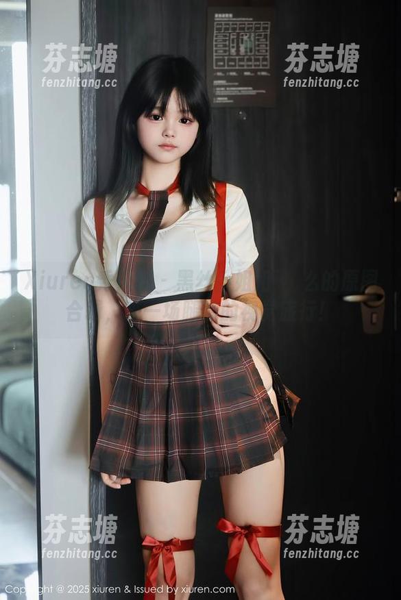 Xiuren秀人网-婠婠么 Xiuren秀人网 - 黑丝小姐姐婠婠么的原图合辑,来一场腿部的视觉旅行!