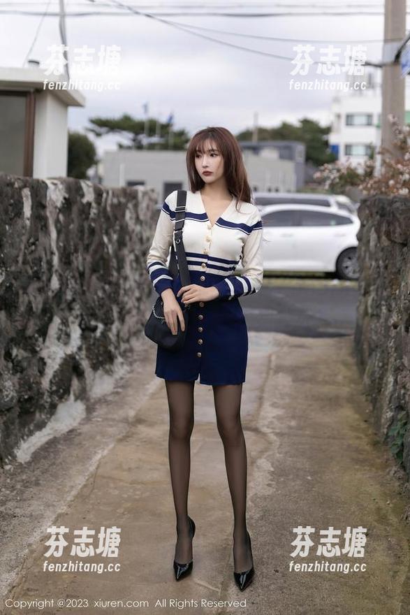 Xiuren秀人网-小海臀Rena Xiuren秀人网 - 畅游小海臀Rena的少女幻想:原图合集,甜到掉牙!