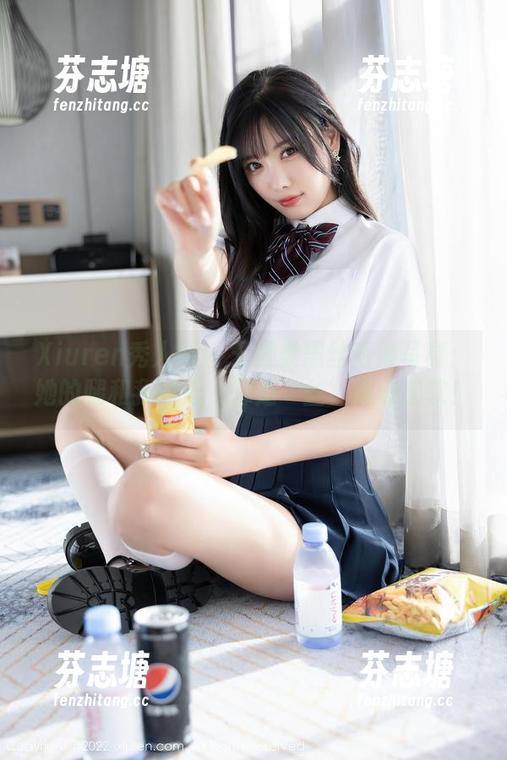 Xiuren秀人网 - 王曼柔黑丝高清写真：她的腿和我的心，都是‘丝’绸般柔软！