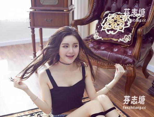 YouWu尤物馆 - Kely香香自拍合集：我不知道这些角度是不是也太随意了