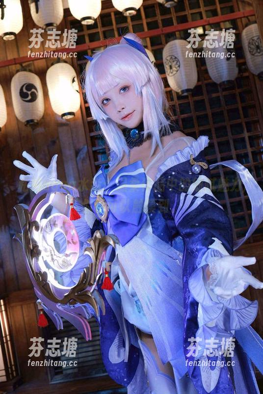 私拍aqua水淼：温柔作品中的细腻魅力,似乎可以触摸到。