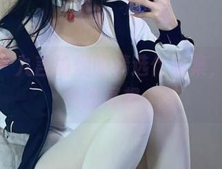 深呼吸：九言瑜伽的精选作品集，一场视觉的冥想。