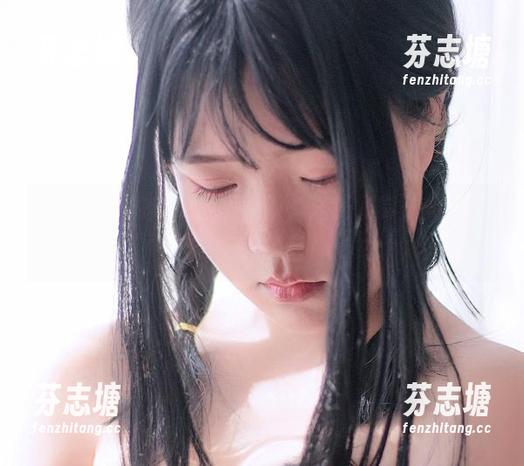 又有今汐的修女套图更新，光线、影子间的微妙，我的天！