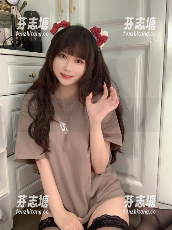 依依超级懒 别说,依依超级懒用睡衣cos的样子,简直是我心目中的‘宅男梦想’!