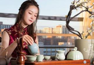 克拉女神 – 忆之的校服私拍:满是看似平淡的性感
