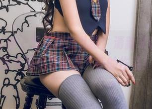 头条女神 – 草莓酱的礼服，清新又诱惑：图库里绝对值得下载的作品！