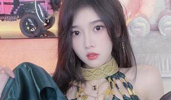 小小奶瓶儿的私房写真：白裙下流淌的时光与柔情