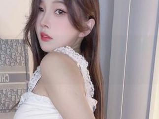 小小奶瓶儿玩转珍珠人鱼，加长版写真cos让你眼前一亮！