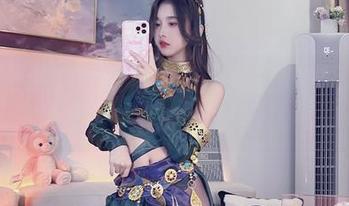 实力派小小奶瓶儿来啦！她的纯欲吊带高清写真集值得反复细品！
