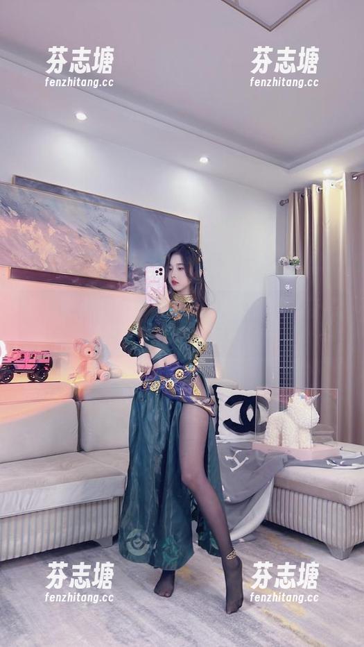 实力派小小奶瓶儿来啦！她的纯欲吊带高清写真集值得反复细品！