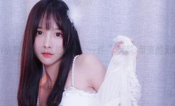 揭秘小小奶瓶儿的私拍原图，一件“套装”带来的无限遐想