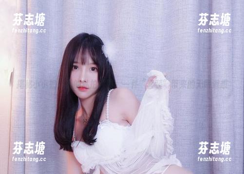 小小奶瓶儿 揭秘小小奶瓶儿的私拍原图,一件“套装”带来的无限遐想