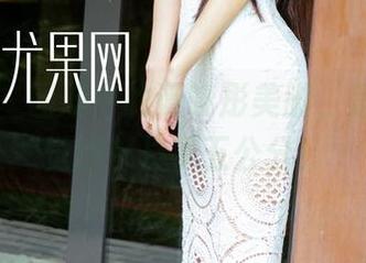 尤果网 – 图册中的谭晓彤美脚，是不是感觉腿都长了五公分！