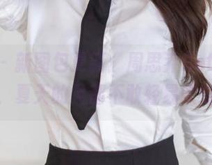 尤蜜荟 – 新图包更新:周思乔Betty的短裙,夏天的风都不敢轻易吹过!