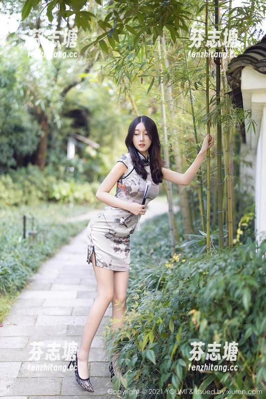 尤蜜荟-白茹雪Abby 尤蜜荟 - 白茹雪Abby的女友全套图集:在阳光下,故事悄悄绽放。