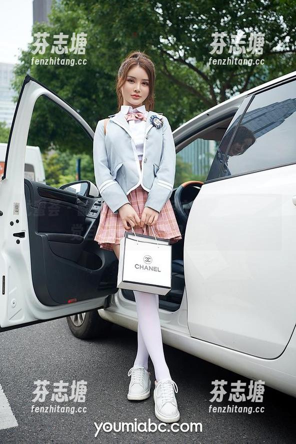 尤蜜荟-费若拉 尤蜜荟 - 翻开费若拉的毛衣写真图集,感觉自己也被温暖包围了。