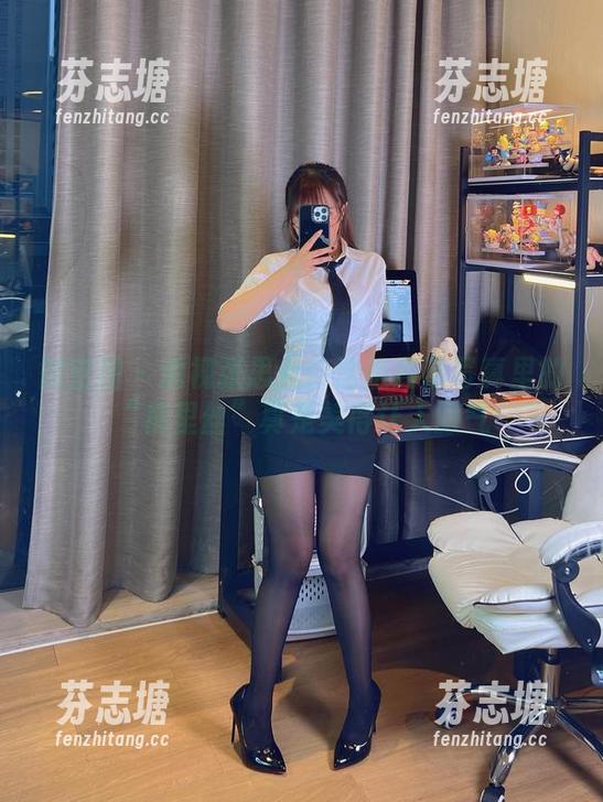 微密圈 - 透视张思允：这组高清写真里的“裤里丝”真是美得让人服气