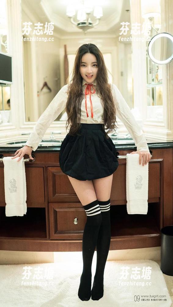 推女郎 - 美图来袭：赵梦洁校园写真，这种风景我愿意上课！