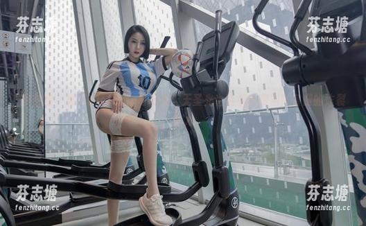果儿Victoria 微密圈 - 果儿Victoria写真集:无圣光也能感受到翘臀蜜腿的炸裂魅力