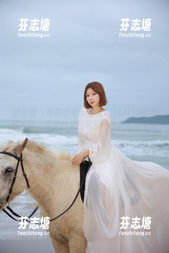 果儿Victoria 微密圈 - 原图分享:果儿Victoria的半腿肉丝,温柔的光线和那一抹调皮真是绝配!