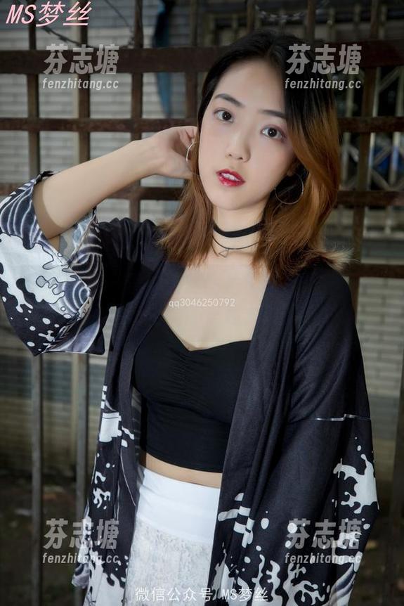 梦丝女神-雪馨 梦丝女神 - 雪馨长腿图片:透视光影下的腿,和我在一起太暖了