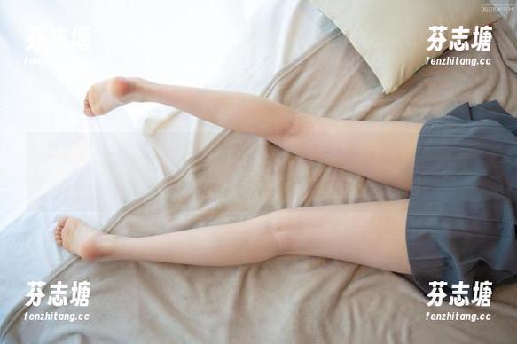 森萝财团-小奶糕Milky 森萝财团 - 小奶糕Milky免费图册,双马尾美少女的白丝美腿,让你在家也能‘腿’随时出门!