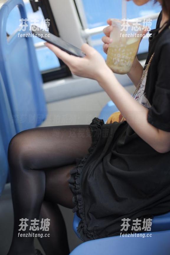 森萝财团私拍系列：纯情少女性感黑丝，啊，这视觉冲击！
