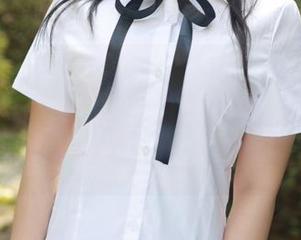 模范学院 – “连衣裙的色彩与陈怡曼的调皮时刻,观看吧!”——写真里的俏皮与妩媚