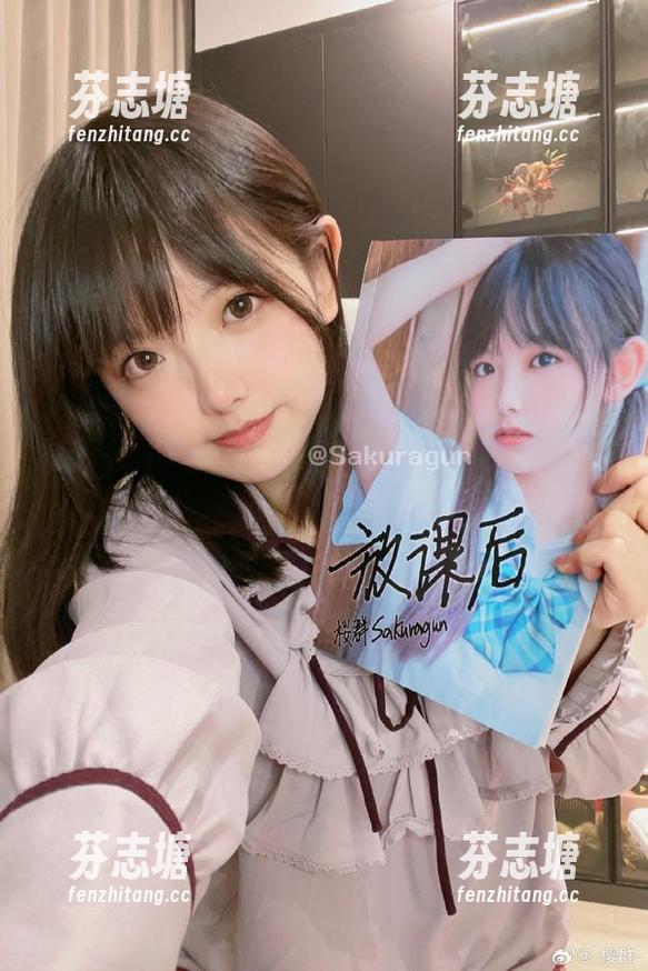 樱群的海边COS套图：当清风遇上窗帘，脸红心跳是不是很正常？