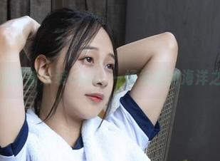 浅安安的清新泳装cos：一场视觉的海洋之旅图集
