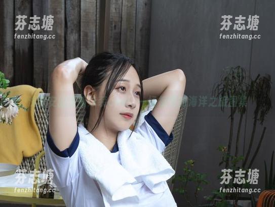 浅安安 浅安安的清新泳装cos:一场视觉的海洋之旅图集