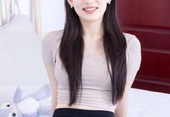 物恋传媒 – 想想的短裙：高清图集，轻盈悸动的风中舞