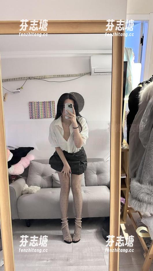 玫桃泡芙 微密圈 - 金发妹妹美图更新,玫桃泡芙的俏皮世界等你探索!