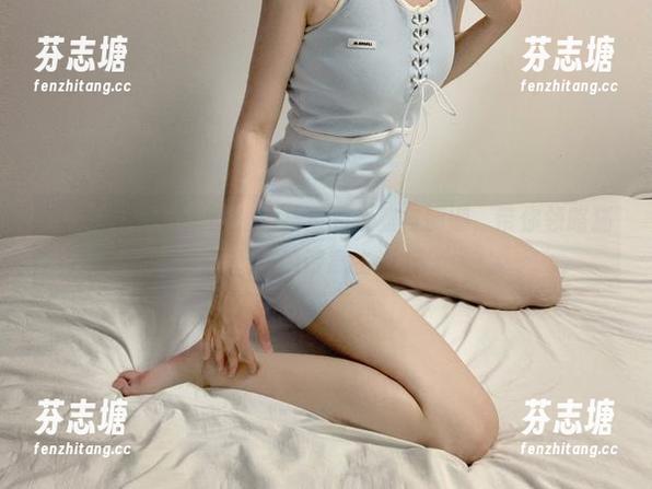相扑猫 微密圈 - 黑白套图:相扑猫的优雅与慵懒,带你领略猫咪的诗意生活