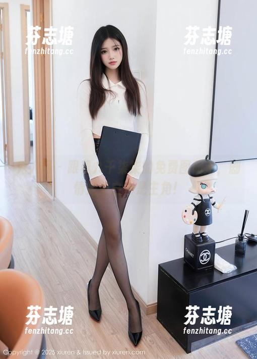 秀人网-九千柒柒 秀人网 - 跟着九千柒柒的免费图册走,剧情是旁白也是主角!