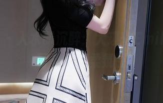 秀人网 – 入水即沉醉:大琪琪Emily浴缸写真的温柔氛围