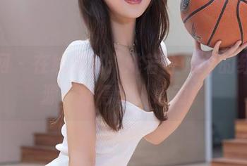 秀人网 – 在线探秘:姚若兮vay的红裙资源,红得让人心动!