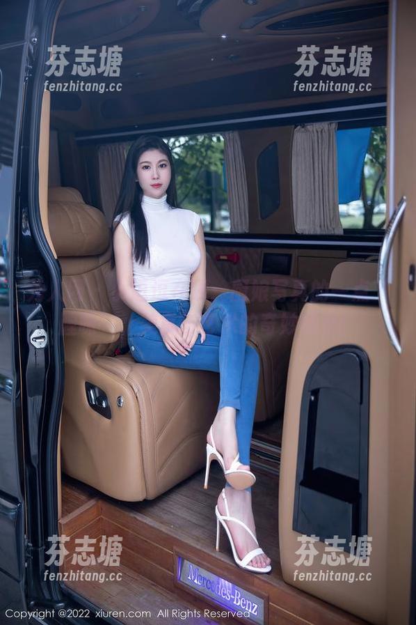 秀人网-小逗逗 秀人网 - 小逗逗在线:厨娘写真的一点‘腥味’,美食与艺术的奇妙结合!