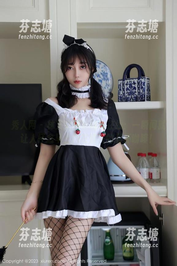 秀人网 - 林文文居家创作在线：一瞬间就让人怀念早上挡在床头的那杯咖啡！